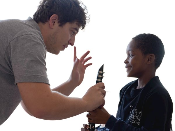 Professeur avec enfant à la clarinette