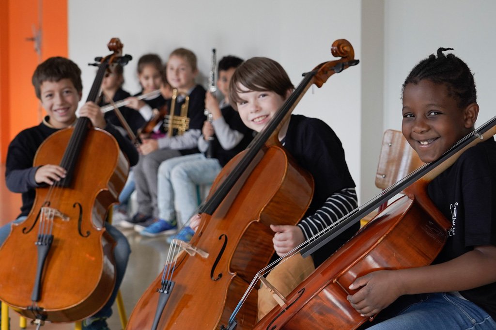 Elèves aux violoncelles